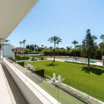 Semi-detached villa with panoramic sea views in the heart of Nueva Andalucía, Marbella Picture 18