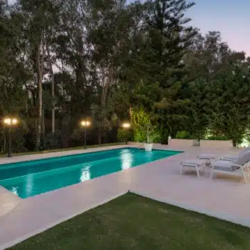 Luxury five bedroom villa within the prestigious Golf Valley of La Cerquilla, Nueva Andalucía Picture 32