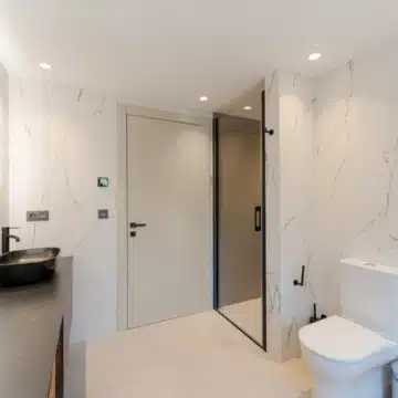 Luxury five bedroom villa within the prestigious Golf Valley of La Cerquilla, Nueva Andalucía Picture 21