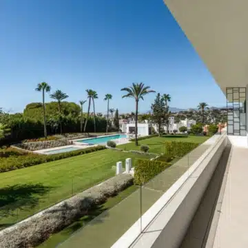 Modern Semi-Detached villa with rooftop pool in Nueva Andalucia, Marbella Picture 2