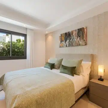 Luxury five bedroom villa within the prestigious Golf Valley of La Cerquilla, Nueva Andalucía Picture 22