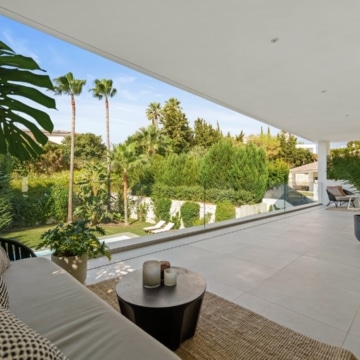 Beautifully presented contemporary villa in the sought-after area of Nueva Andalucía, Marbella Picture 21