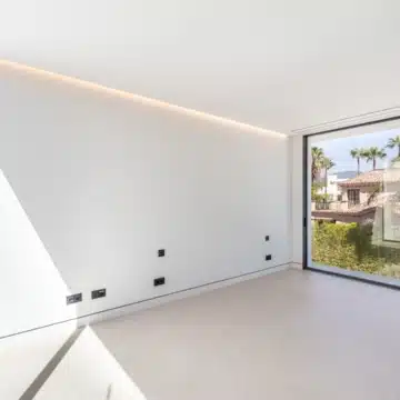 Modern Semi-Detached villa with rooftop pool in Nueva Andalucia, Marbella Picture 21