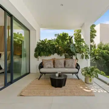 Beautifully presented contemporary villa in the sought-after area of Nueva Andalucía, Marbella Picture 22