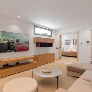 Luxury five bedroom villa within the prestigious Golf Valley of La Cerquilla, Nueva Andalucía Picture 25