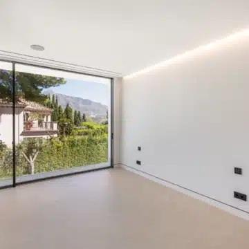 Modern Semi-Detached villa with rooftop pool in Nueva Andalucia, Marbella Picture 23