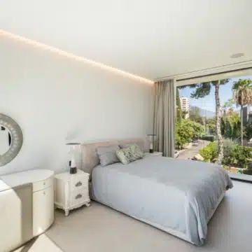 Semi-detached villa with panoramic sea views in the heart of Nueva Andalucía, Marbella Picture 23