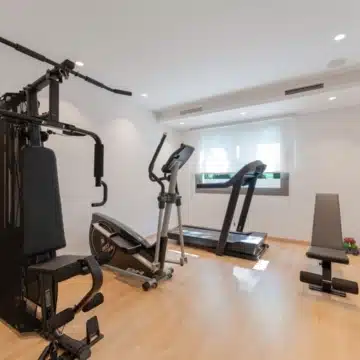 Luxury five bedroom villa within the prestigious Golf Valley of La Cerquilla, Nueva Andalucía Picture 26