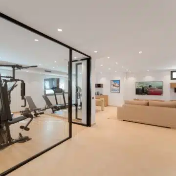 Luxury five bedroom villa within the prestigious Golf Valley of La Cerquilla, Nueva Andalucía Picture 27