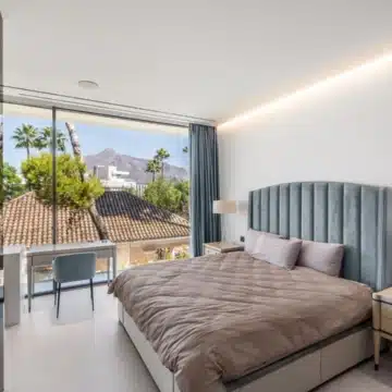 Semi-detached villa with panoramic sea views in the heart of Nueva Andalucía, Marbella Picture 25