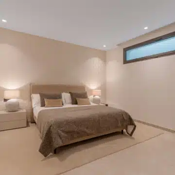 Luxury five bedroom villa within the prestigious Golf Valley of La Cerquilla, Nueva Andalucía Picture 30