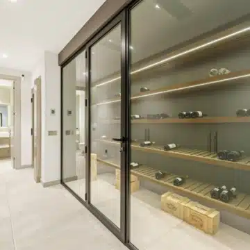 Beautifully presented contemporary villa in the sought-after area of Nueva Andalucía, Marbella Picture 28