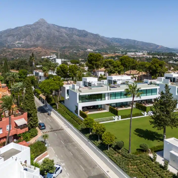 Semi-detached villa with panoramic sea views in the heart of Nueva Andalucía, Marbella Picture