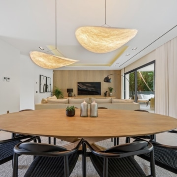 Beautifully presented contemporary villa in the sought-after area of Nueva Andalucía, Marbella Picture 2