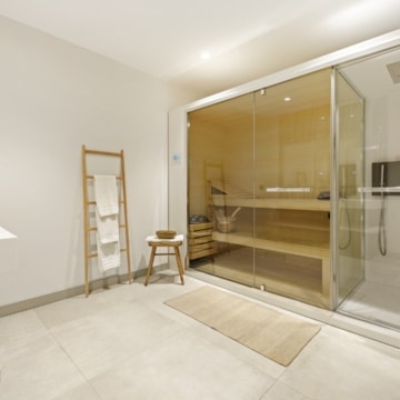 Beautifully presented contemporary villa in the sought-after area of Nueva Andalucía, Marbella Picture 29