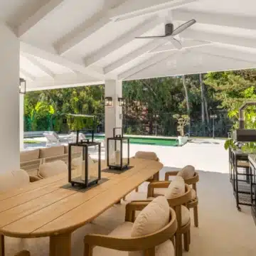 Luxury five bedroom villa within the prestigious Golf Valley of La Cerquilla, Nueva Andalucía Picture 2