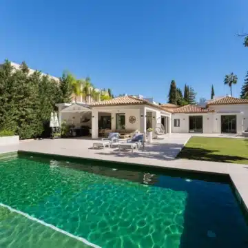 Luxury five bedroom villa within the prestigious Golf Valley of La Cerquilla, Nueva Andalucía Picture 34