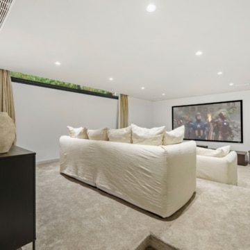 Beautifully presented contemporary villa in the sought-after area of Nueva Andalucía, Marbella Picture 32