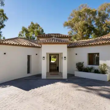 Luxury five bedroom villa within the prestigious Golf Valley of La Cerquilla, Nueva Andalucía Picture 36