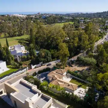 Luxury five bedroom villa within the prestigious Golf Valley of La Cerquilla, Nueva Andalucía Picture 38