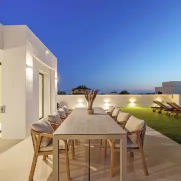 Beautifully presented contemporary villa in the sought-after area of Nueva Andalucía, Marbella Picture 43