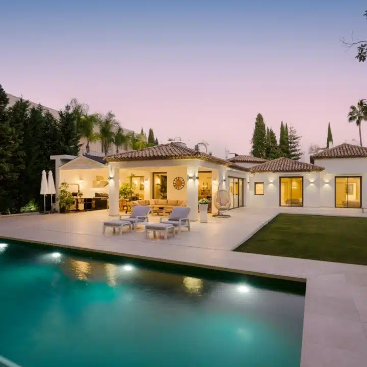 Luxury five bedroom villa within the prestigious Golf Valley of La Cerquilla, Nueva Andalucía Picture