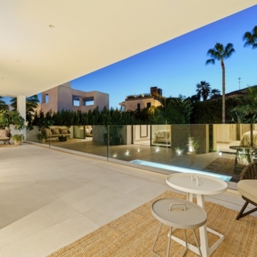 Beautifully presented contemporary villa in the sought-after area of Nueva Andalucía, Marbella Picture 44