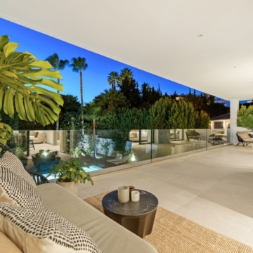 Beautifully presented contemporary villa in the sought-after area of Nueva Andalucía, Marbella Picture 45