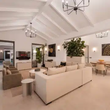 Luxury five bedroom villa within the prestigious Golf Valley of La Cerquilla, Nueva Andalucía Picture 48