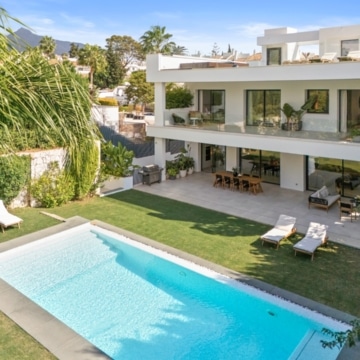 Beautifully presented contemporary villa in the sought-after area of Nueva Andalucía, Marbella Picture 47