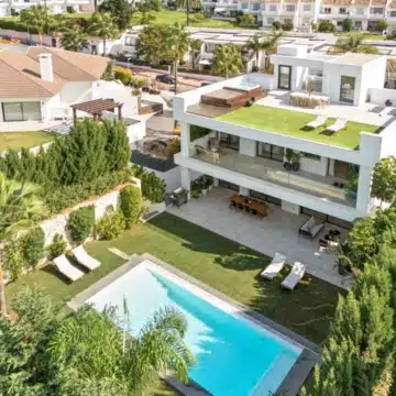 Beautifully presented contemporary villa in the sought-after area of Nueva Andalucía, Marbella Picture 48
