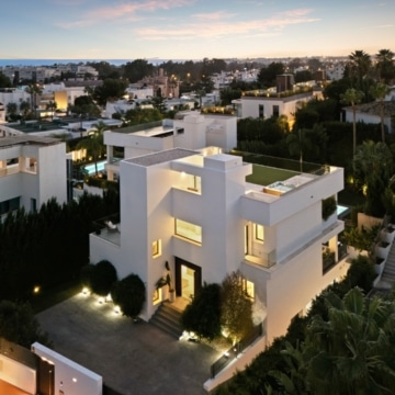 Beautifully presented contemporary villa in the sought-after area of Nueva Andalucía, Marbella Picture 51