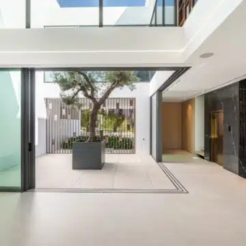 Modern Semi-Detached villa with rooftop pool in Nueva Andalucia, Marbella Picture 8