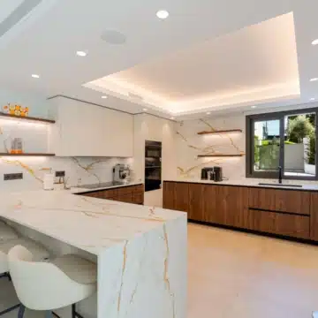 Luxury five bedroom villa within the prestigious Golf Valley of La Cerquilla, Nueva Andalucía Picture 10