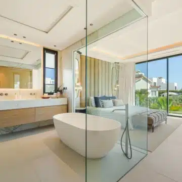 Luxury 5 bedroom villa with sleek architecture in Linda Vista Baja, San Pedro de Alcántara Picture 5