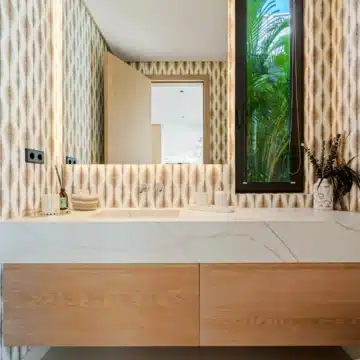 Luxury 5 bedroom villa with sleek architecture in Linda Vista Baja, San Pedro de Alcántara Picture 20