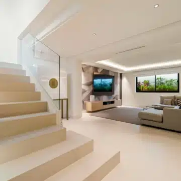 Luxury 5 bedroom villa with sleek architecture in Linda Vista Baja, San Pedro de Alcántara Picture 21