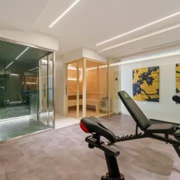 Luxury 5 bedroom villa with sleek architecture in Linda Vista Baja, San Pedro de Alcántara Picture 25