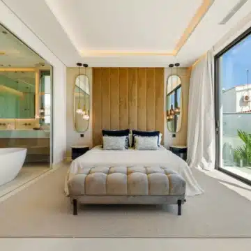 Luxury 5 bedroom villa with sleek architecture in Linda Vista Baja, San Pedro de Alcántara Picture 6