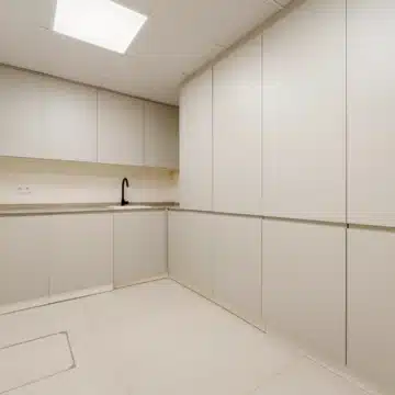 Luxury 5 bedroom villa with sleek architecture in Linda Vista Baja, San Pedro de Alcántara Picture 28