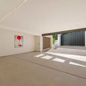 Luxury 5 bedroom villa with sleek architecture in Linda Vista Baja, San Pedro de Alcántara Picture 29