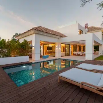 Luxury 5 bedroom villa with sleek architecture in Linda Vista Baja, San Pedro de Alcántara Picture 33