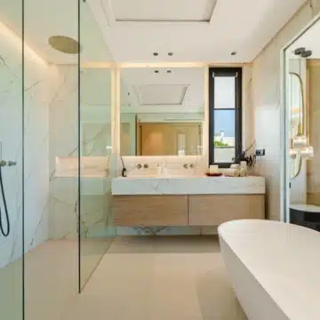 Luxury 5 bedroom villa with sleek architecture in Linda Vista Baja, San Pedro de Alcántara Picture 7