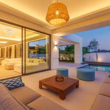 Luxury 5 bedroom villa with sleek architecture in Linda Vista Baja, San Pedro de Alcántara Picture 3