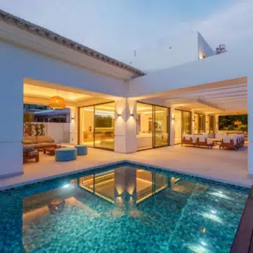 Luxury 5 bedroom villa with sleek architecture in Linda Vista Baja, San Pedro de Alcántara Picture 40