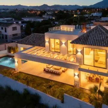 Luxury 5 bedroom villa with sleek architecture in Linda Vista Baja, San Pedro de Alcántara Picture 43