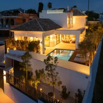 Luxury 5 bedroom villa with sleek architecture in Linda Vista Baja, San Pedro de Alcántara Picture 44