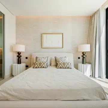 Luxury 5 bedroom villa with sleek architecture in Linda Vista Baja, San Pedro de Alcántara Picture 8