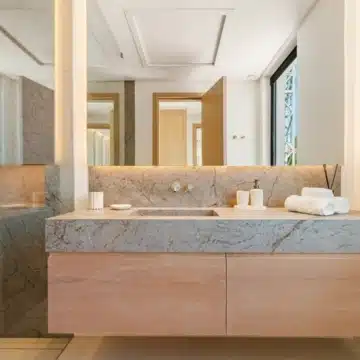 Luxury 5 bedroom villa with sleek architecture in Linda Vista Baja, San Pedro de Alcántara Picture 9