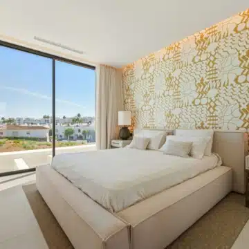 Luxury 5 bedroom villa with sleek architecture in Linda Vista Baja, San Pedro de Alcántara Picture 10